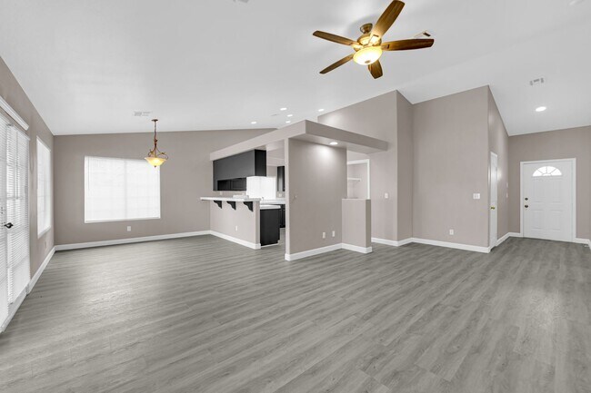 Foto del edificio - Single Story Guard-Gated Living with Golf Course Access