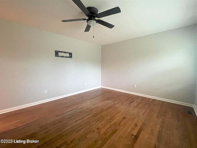 Building Photo - 9712 Willowwood Way