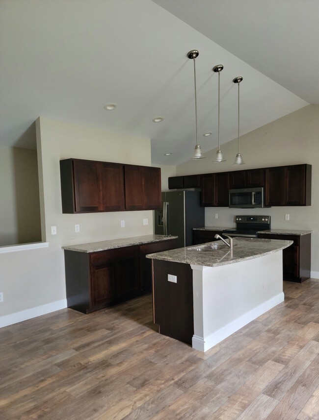Building Photo - 145 Rockport Dr