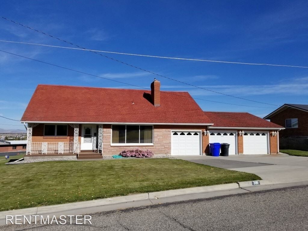 381 S 3rd E, Rexburg, ID 83440