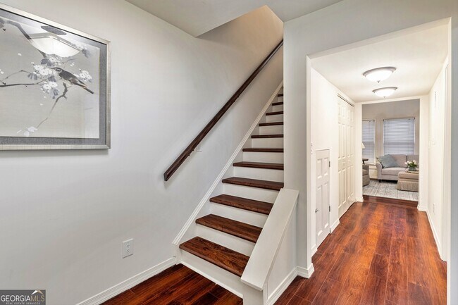 Foto del edificio - 216 Flat Creek Ct