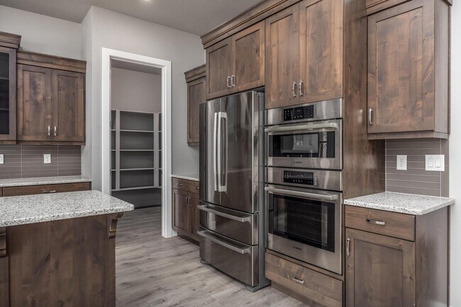 Building Photo - 1861 N Mountain View Dr