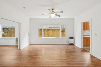 Building Photo - 1015 3/4-929 W Kensington Rd