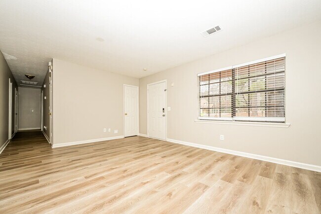 Foto del edificio - 107 Fairview Pl