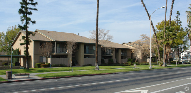 Building Photo - Cedar Crest Apartments