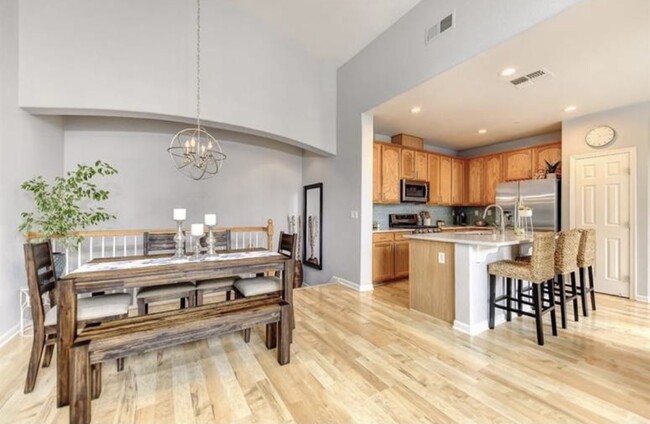 Building Photo - 870 Sierra View Cir
