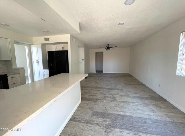 Foto del edificio - 4123 E Muirwood Dr