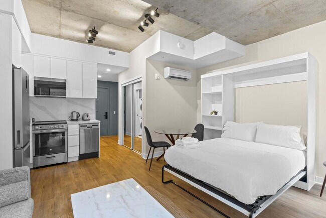 Building Photo - 742 Rue William