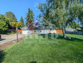 Building Photo - 3806 Pineneedle Dr NE