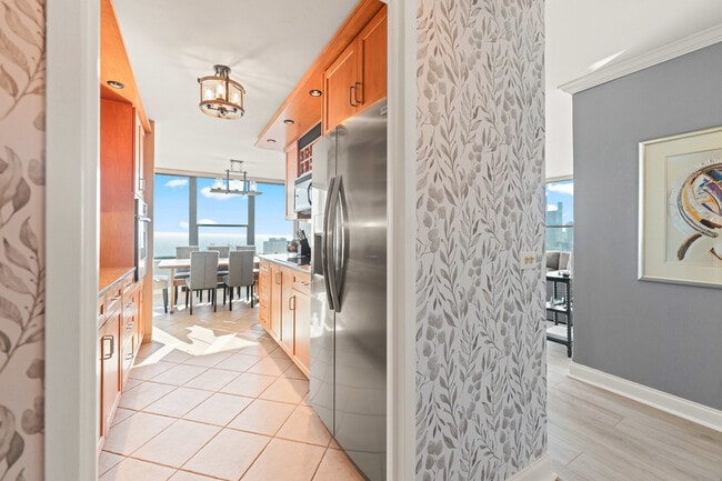 Building Photo - 1560 N Sandburg Terrace