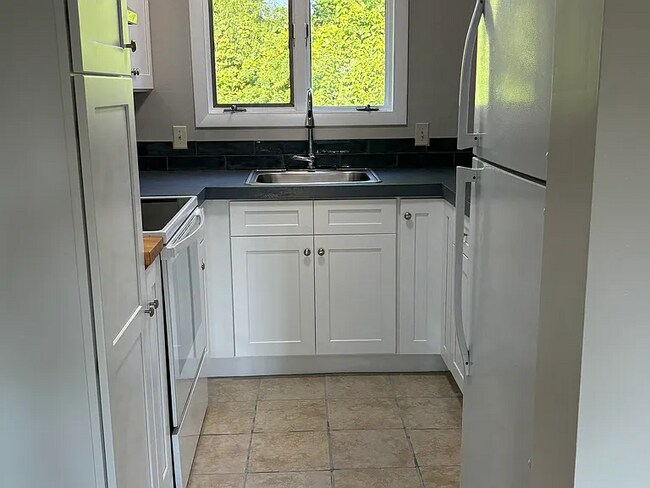 Building Photo - 6 Graves St