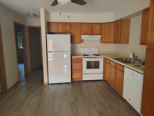 Foto del edificio - 700/701-701 Iroquois Ct