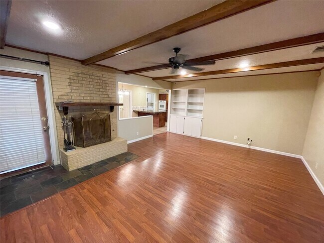 Foto del edificio - 1714 Crescent Dr