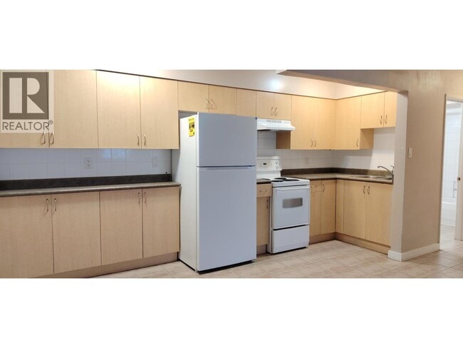 Building Photo - 6709 Sussex Ave