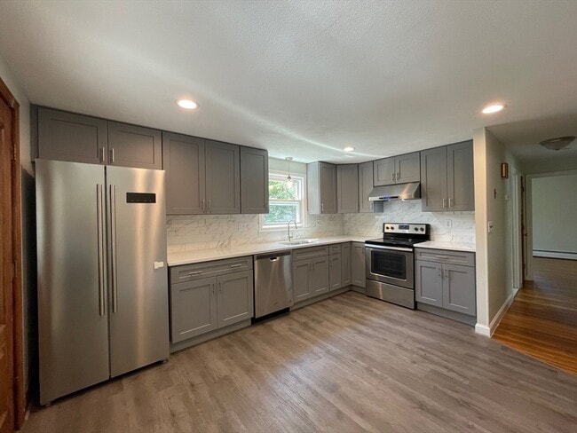 Foto del edificio - 14 Dearborn Rd