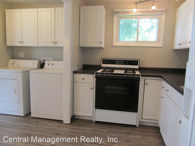 Building Photo - 3 br, 1.5 bath House - 816 Woodcliff