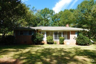 Building Photo - 104 Vanderbilt Rd