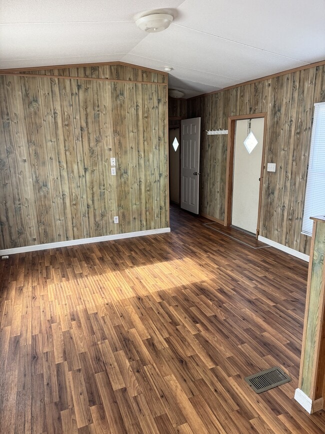 Foto del edificio - 104 Dax Rd