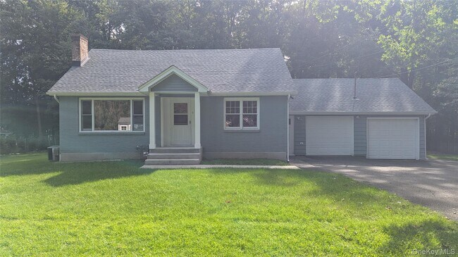 Building Photo - 362 Strawtown Rd