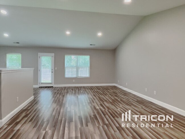 Building Photo - 19 Summerwood Ln
