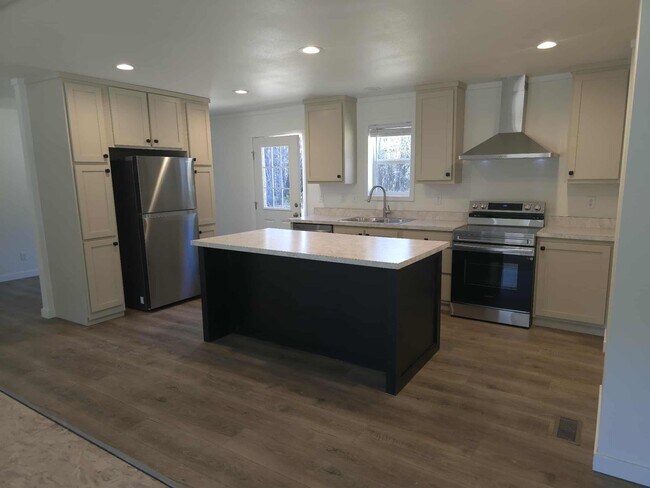 Foto del edificio - 4122 Black Pne Wy