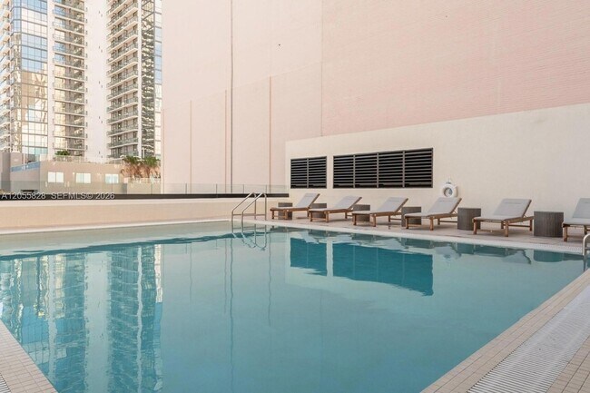 Foto del edificio - 225 N Miami Ave