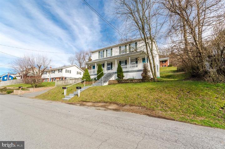 Primary Photo - 119 S Laurel Ave