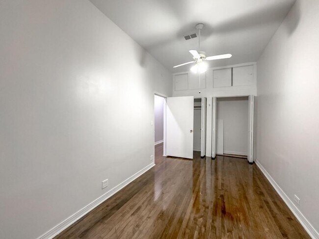 Foto del edificio - 4 bedroom in Chicago IL 60657