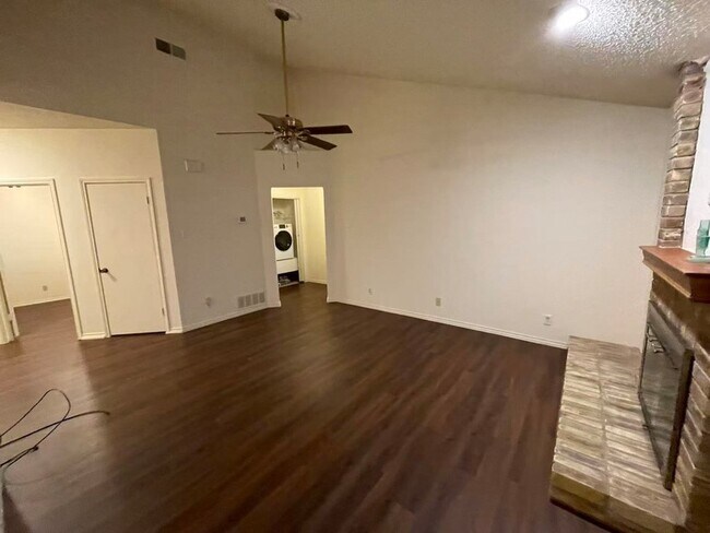 Foto del edificio - 18040 Midway Rd