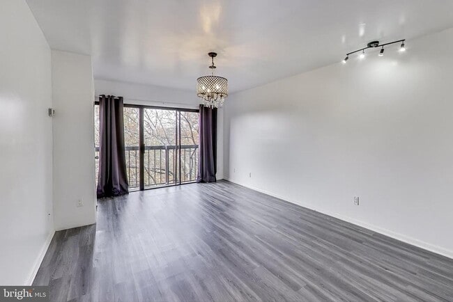 Building Photo - 1001 26th St NW