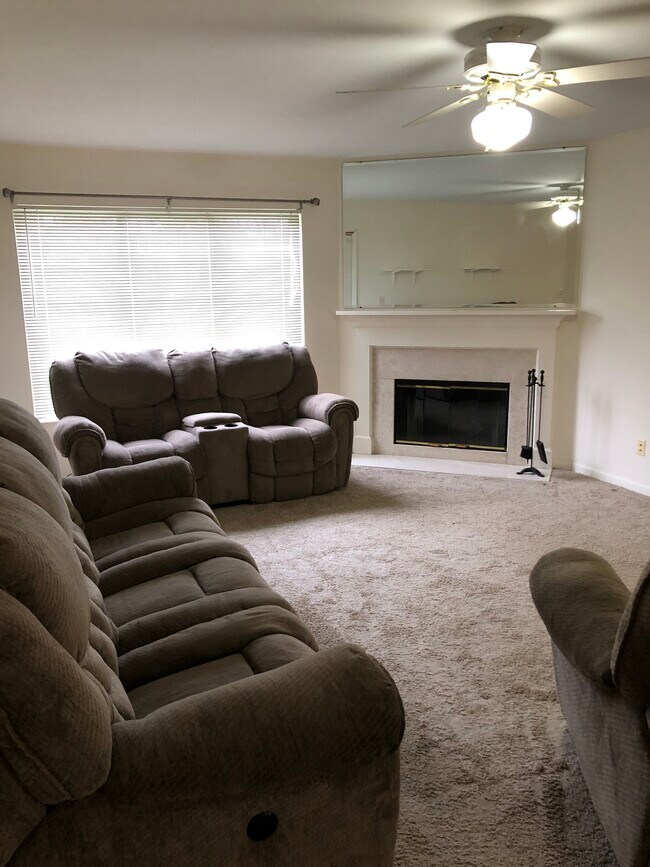 535 Cloverfield Ln Unit 201, Fort Wright, KY 41011 Condo for Rent in