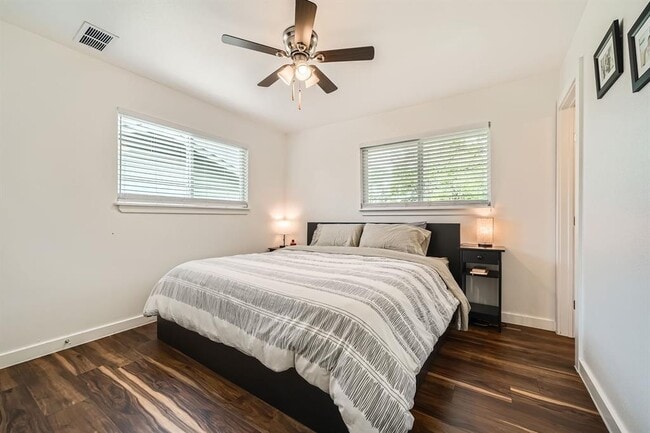 Building Photo - 9705 Oriole Dr