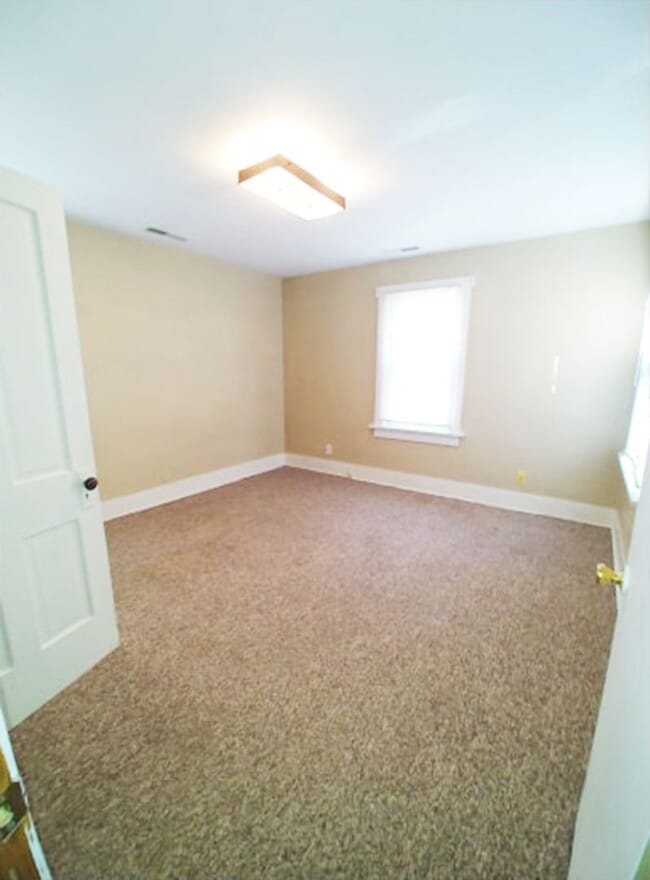 Photo - 910-914 N 11th Street Apartment