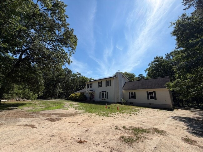 Building Photo - 4BR Colonial with Garage and Large Lot