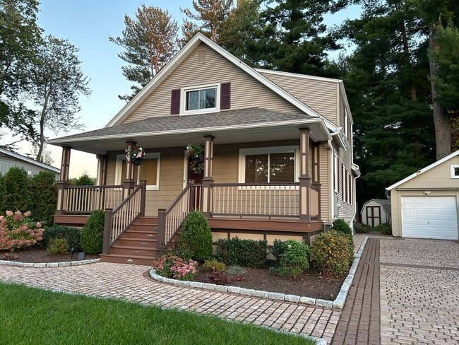 Building Photo - 102 Cottage Rd