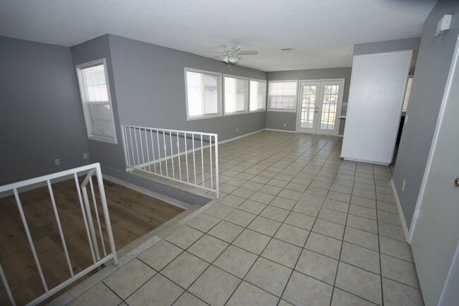 Foto del edificio - 24164 Silverwood Ln