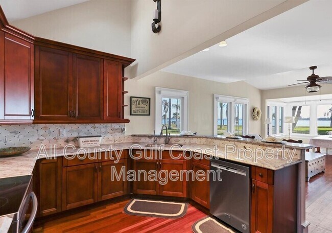 Building Photo - 309 Chauncey Ave E