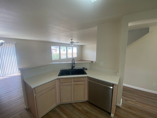 Foto del edificio - 9438 Canyon Meadows Dr