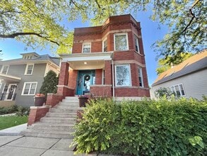 Building Photo - 5834 W Dakin St