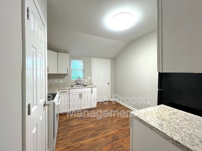 Foto del edificio - 2633 Kenhill Dr