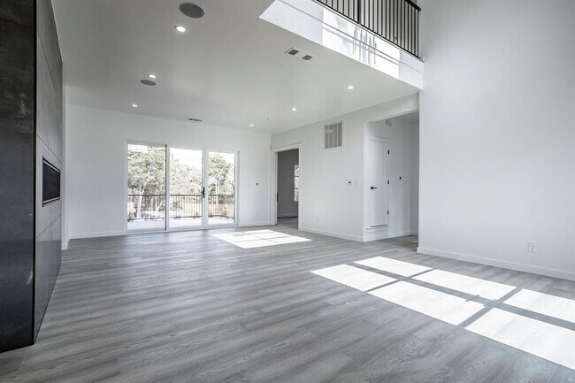 Building Photo - 773 Evergreen Hills Rd