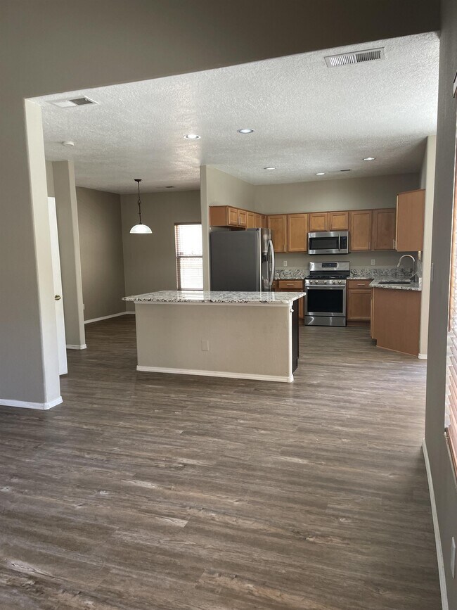 Building Photo - 8908 Lochnager Ln NE