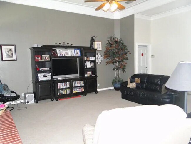 Foto del edificio - 4501 Rosewood Dr