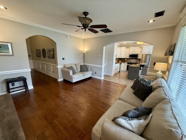 Foto del edificio - 633 Dunrobin Ln