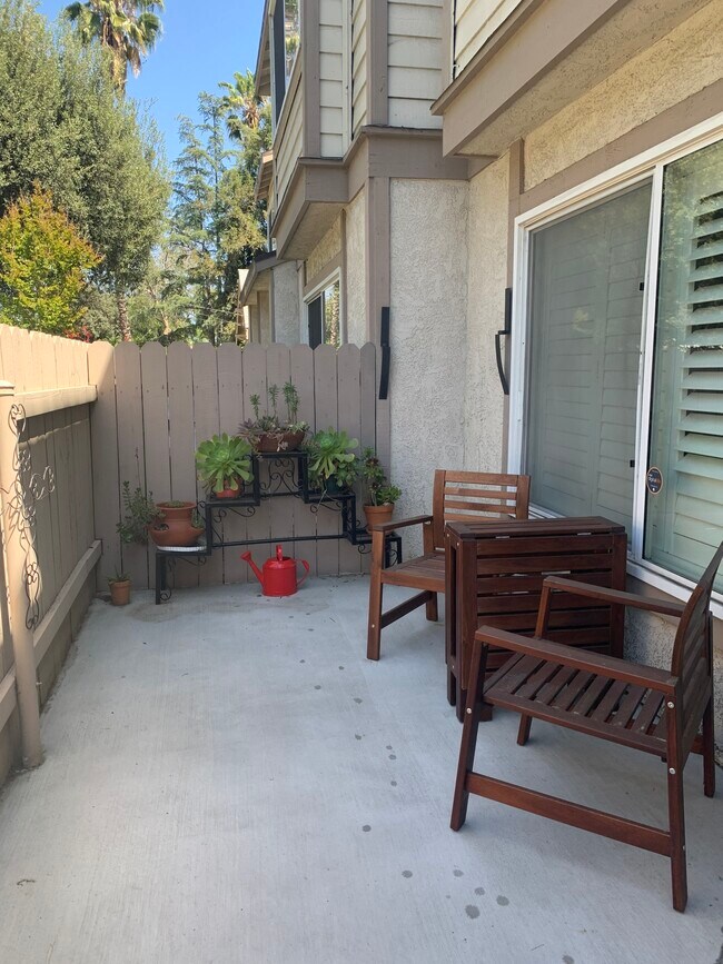 Building Photo - 762 E Orange Grove Blvd