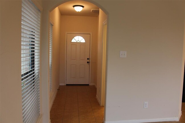 Foto del edificio - 6643 Sharpstone Creek Ln