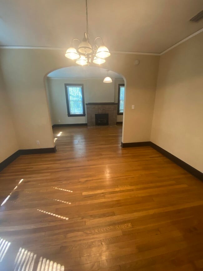 Building Photo - 422 McDaniel St