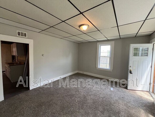 Foto del edificio - 5915 Cable Ave