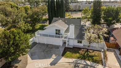 Building Photo - 921 Dahlia Ave