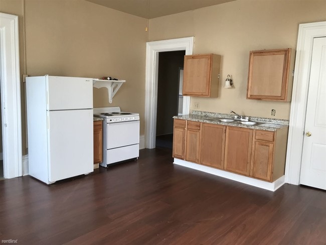 Building Photo - 2 br, 1 bath Duplex - 89 S Monroe St Apt 1